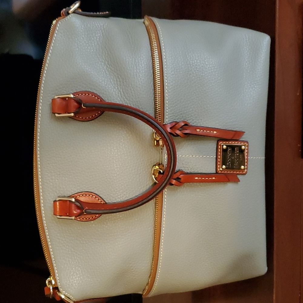 Dooney and bourke leather handbag